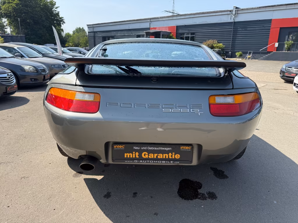 Porsche 928