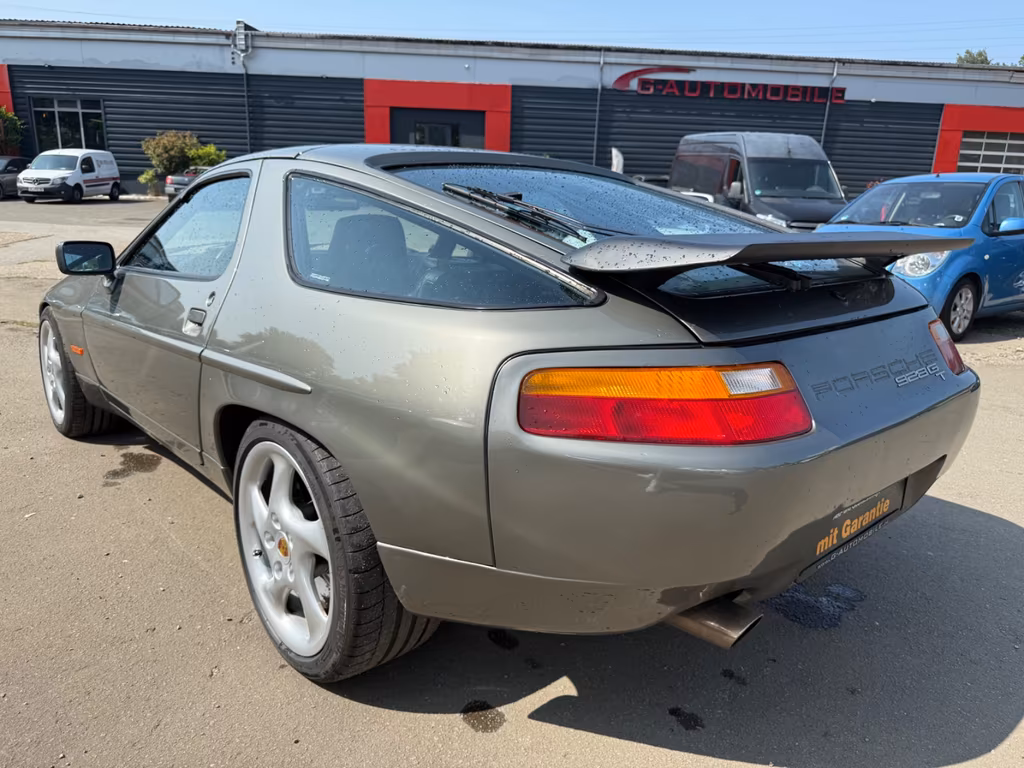 Porsche 928