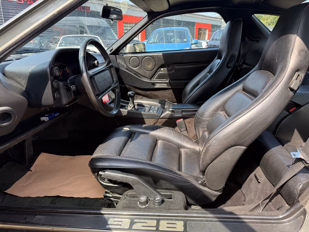 Porsche 928