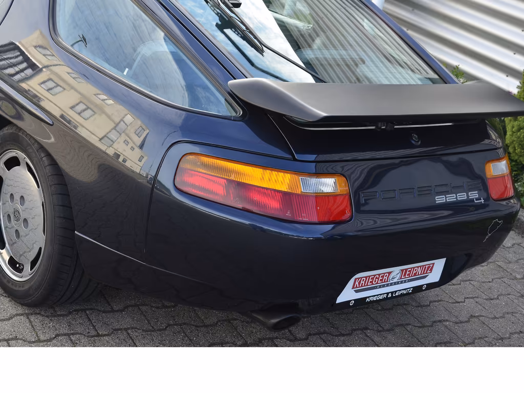 Porsche 928
