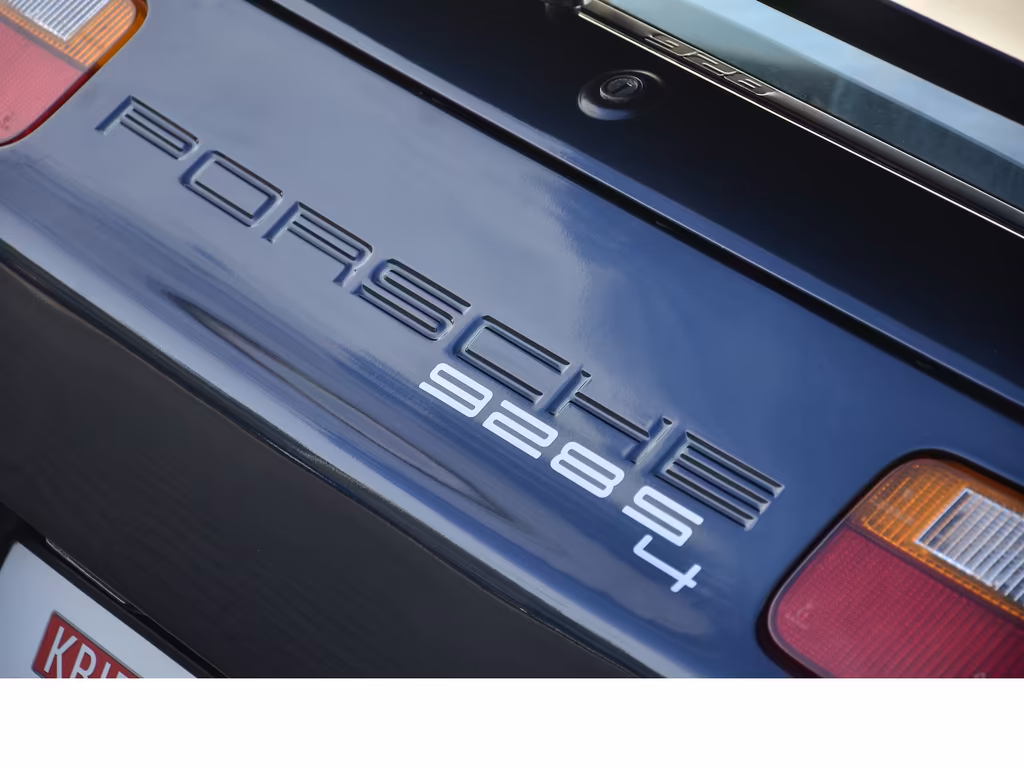 Porsche 928