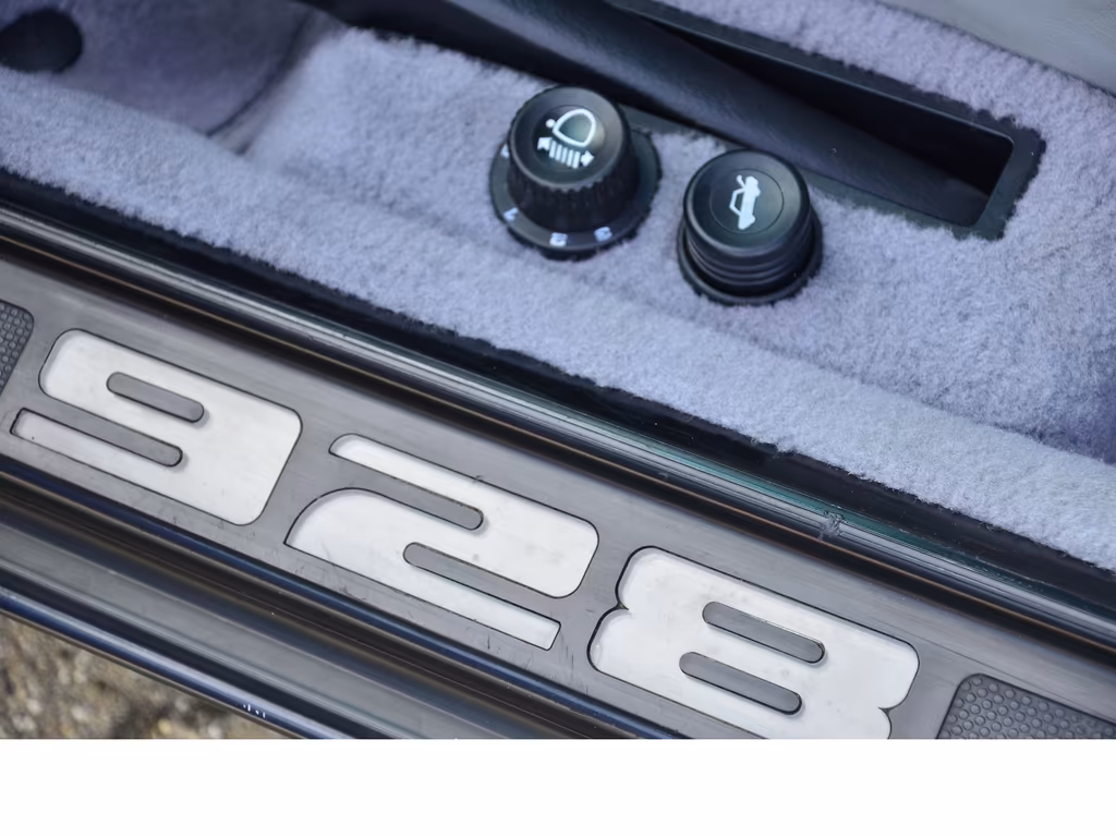 Porsche 928