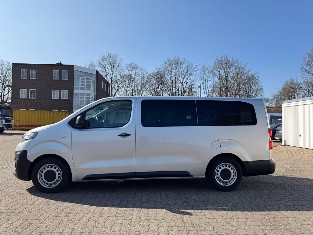 Peugeot Traveller
