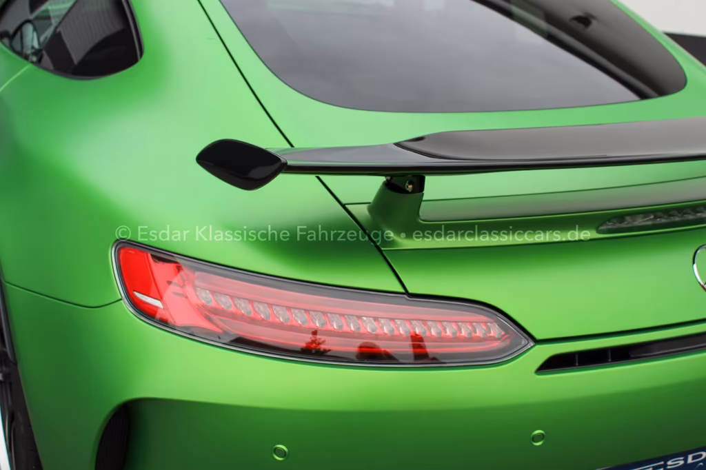 Mercedes-Benz AMG GT R