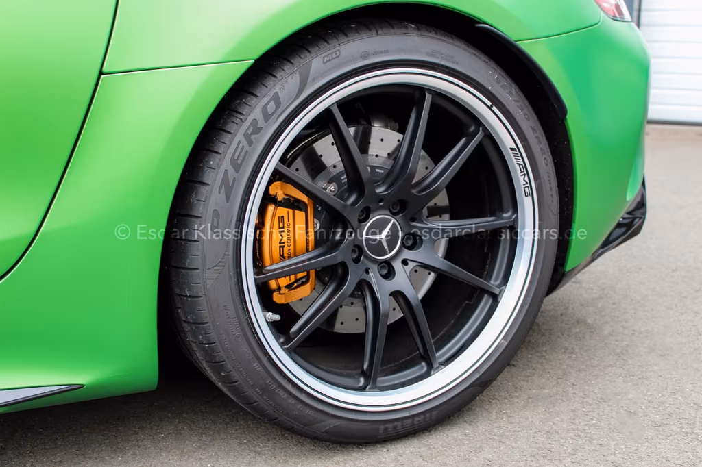 Mercedes-Benz AMG GT R