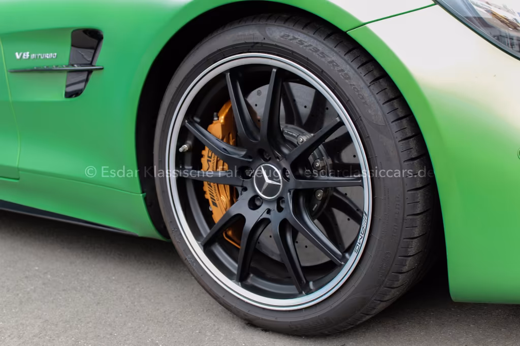 Mercedes-Benz AMG GT R