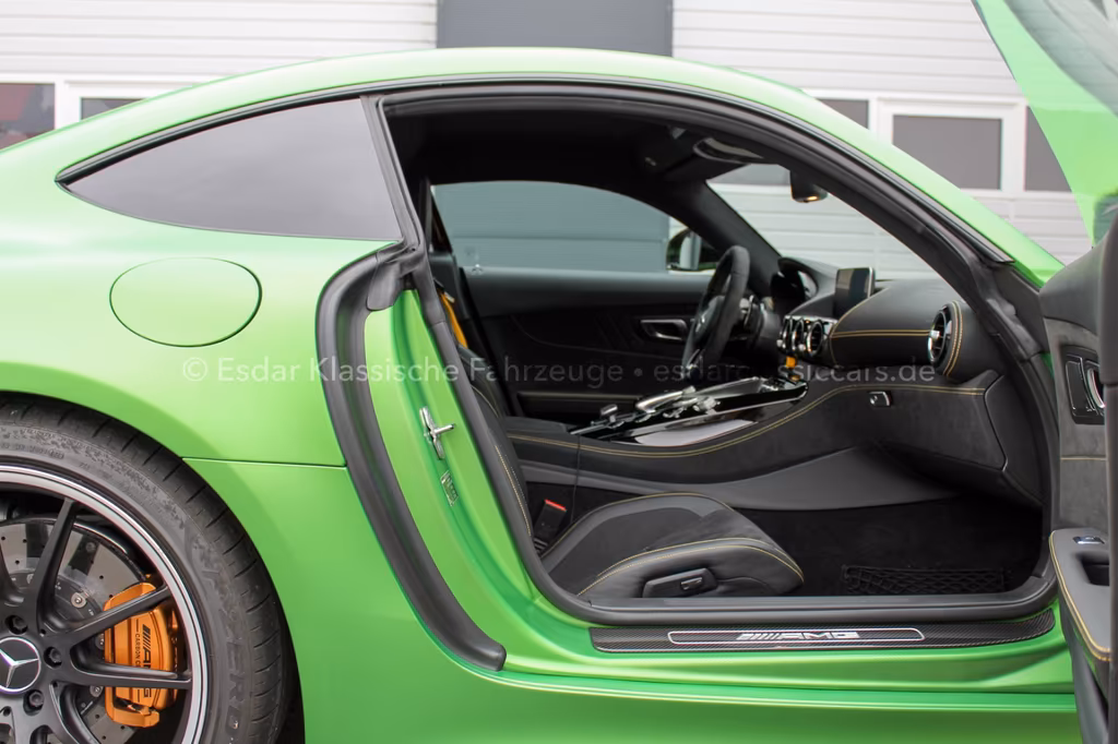Mercedes-Benz AMG GT R