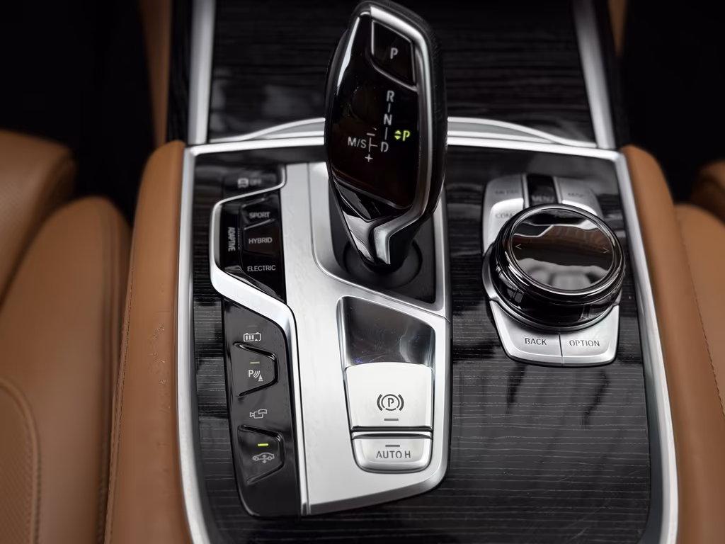 BMW 745
