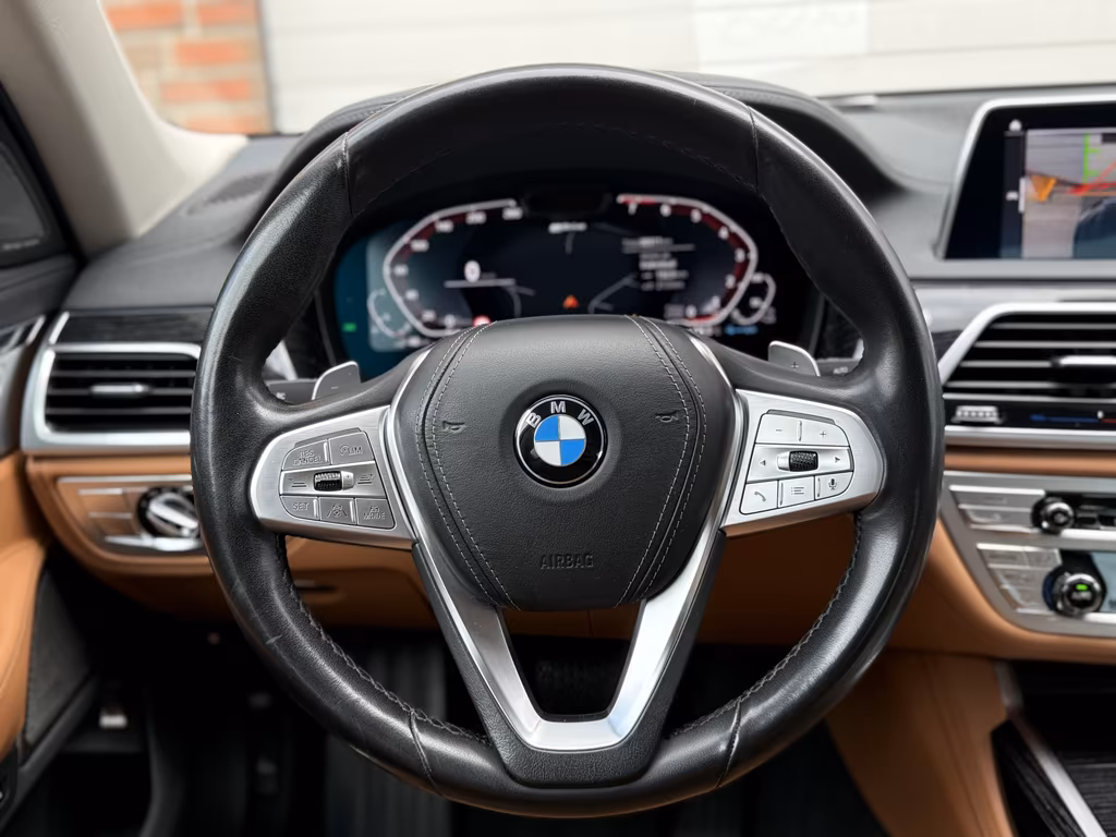 BMW 745