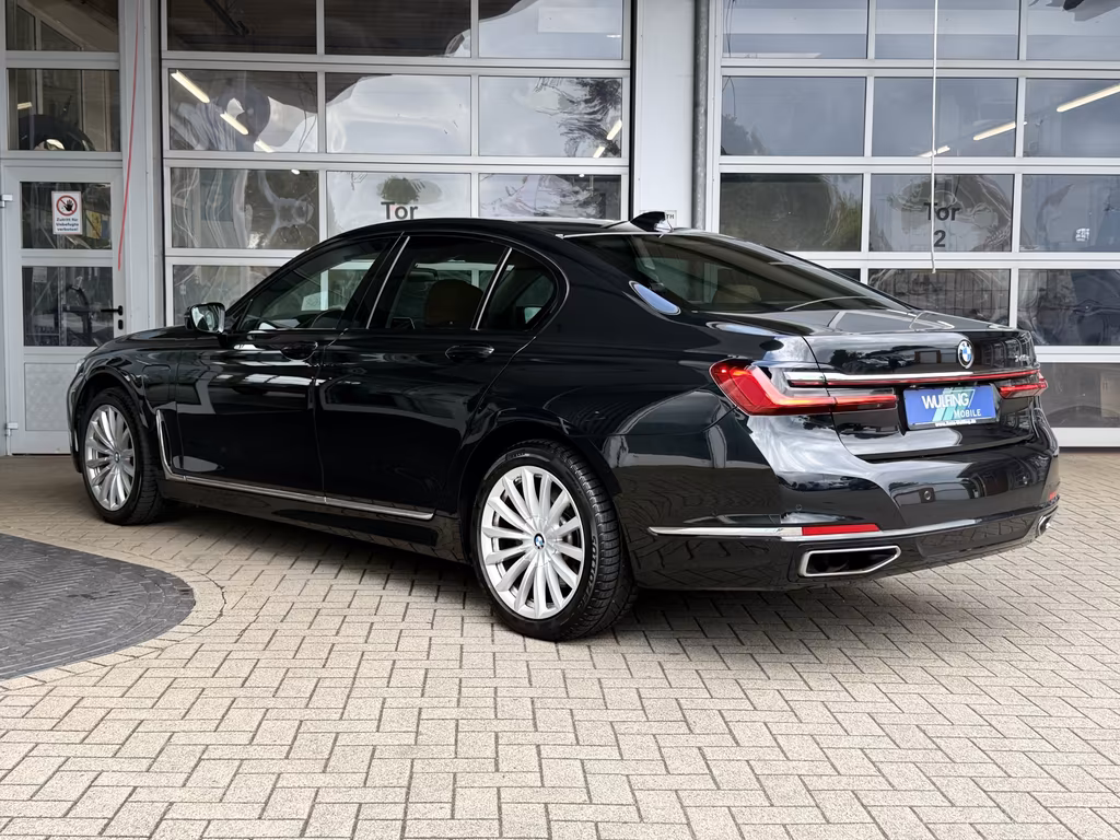 BMW 745