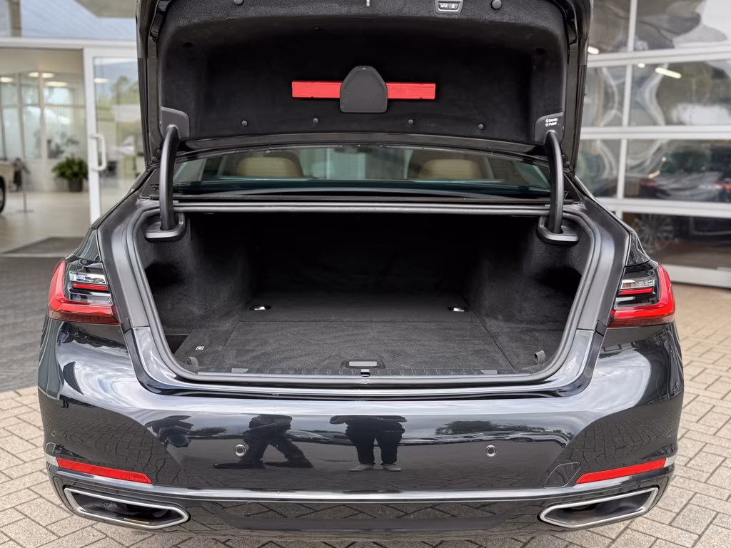 BMW 745
