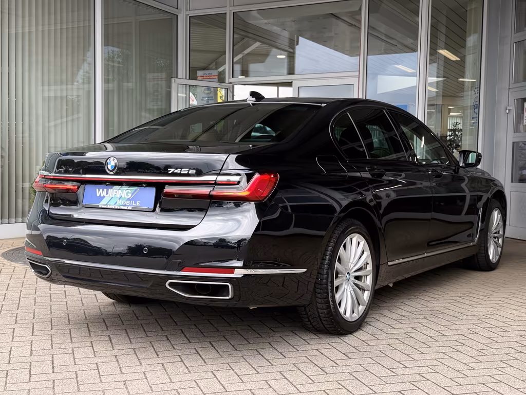 BMW 745