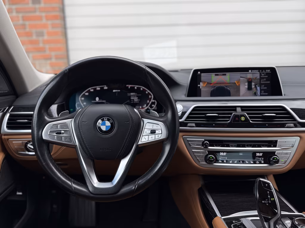 BMW 745