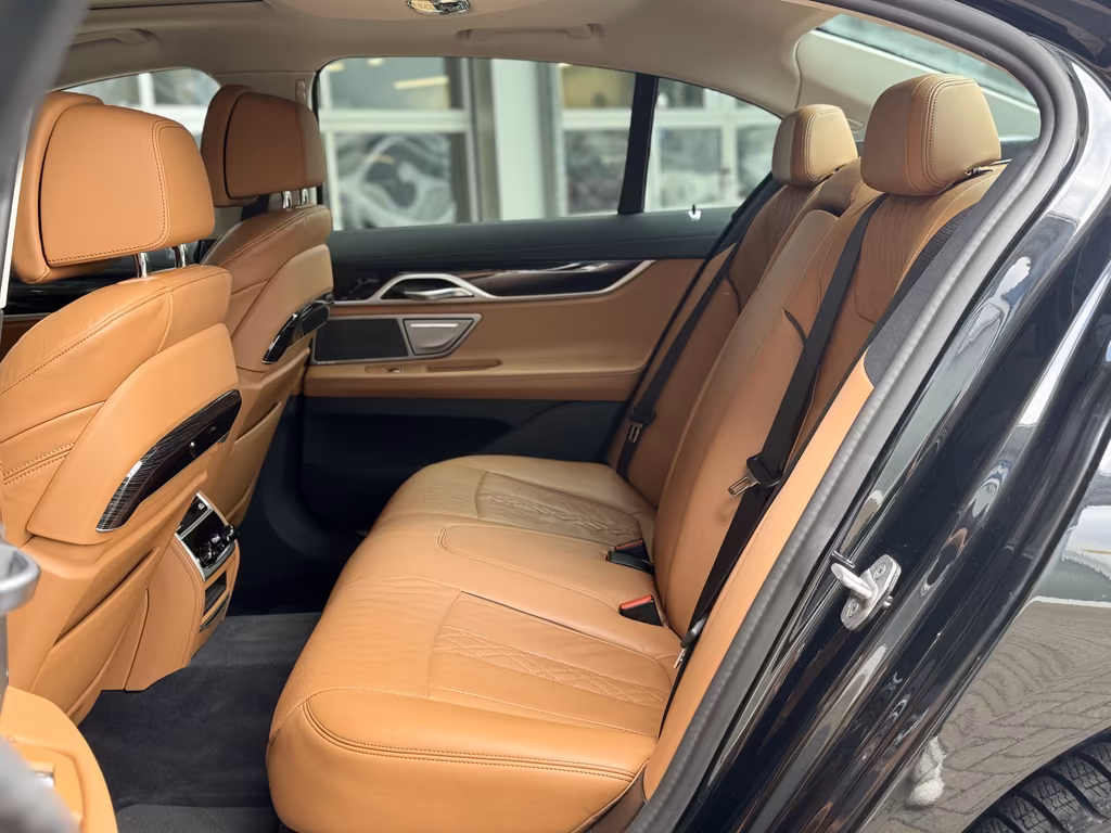 BMW 745