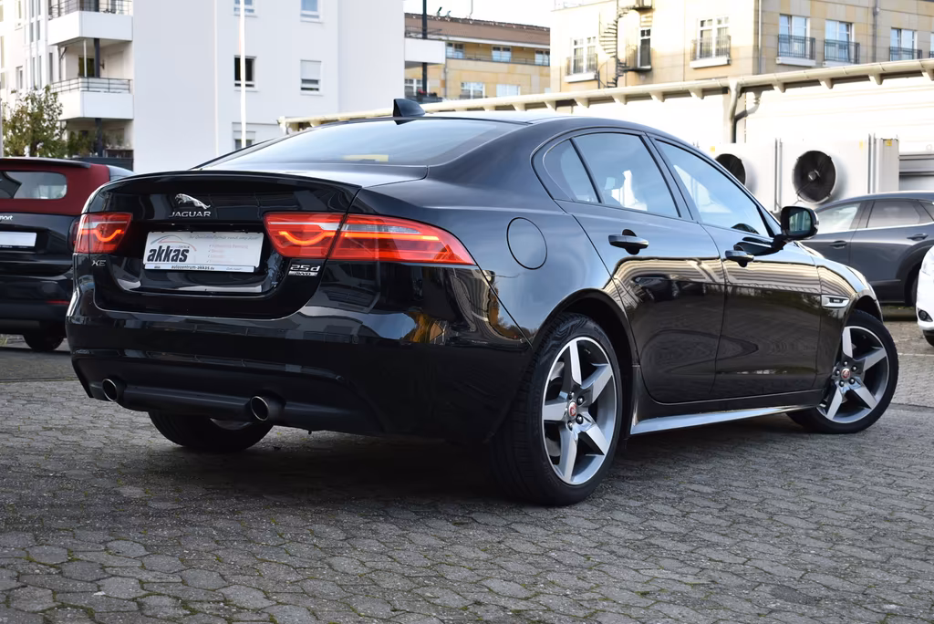 Jaguar XE