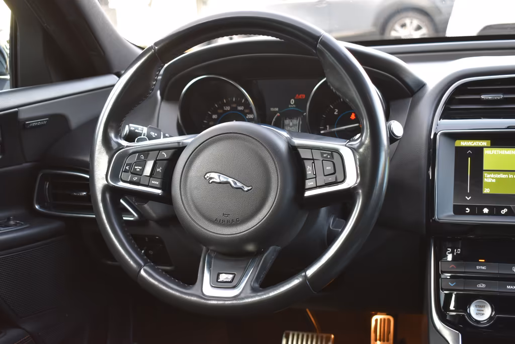 Jaguar XE