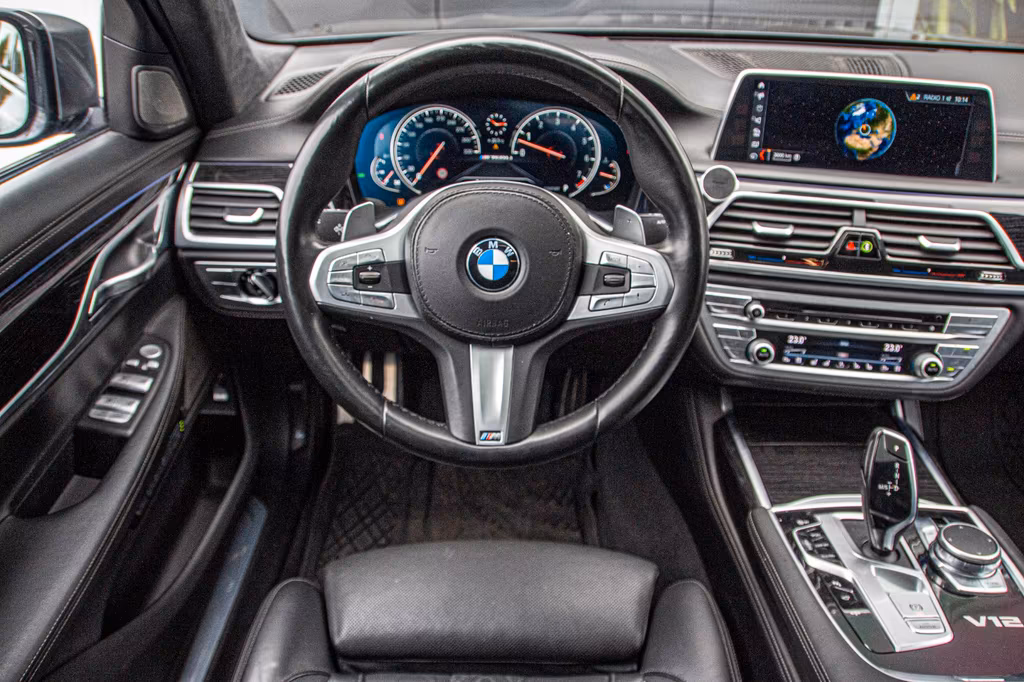 BMW M760