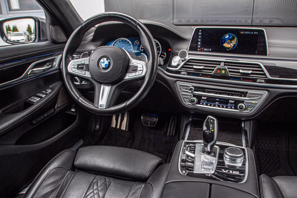 BMW M760