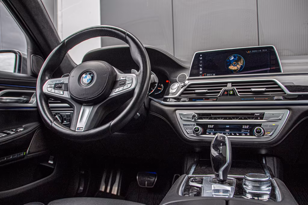BMW M760