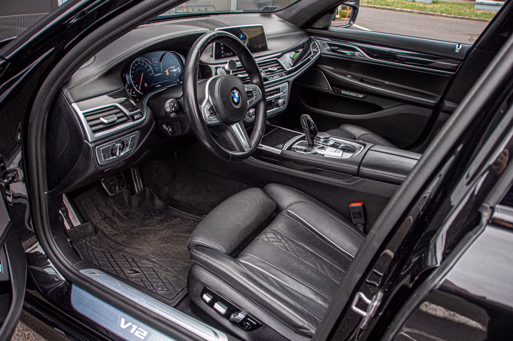 BMW M760