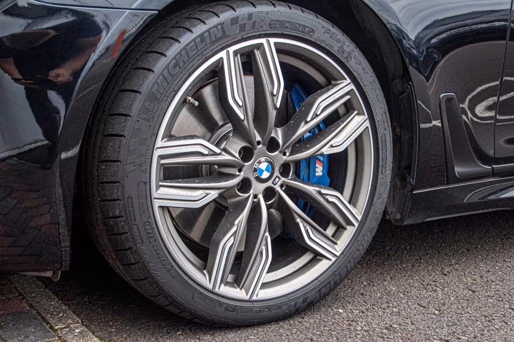 BMW M760