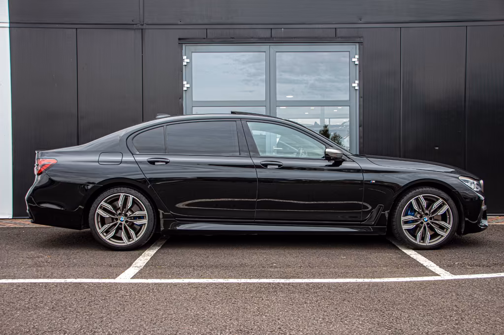BMW M760