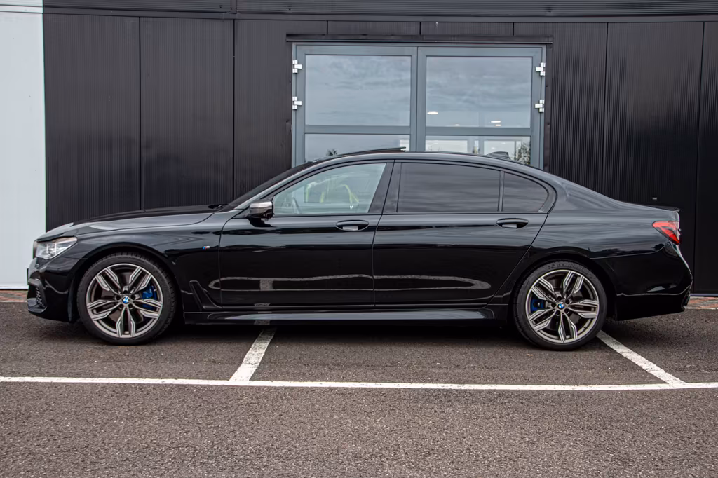 BMW M760