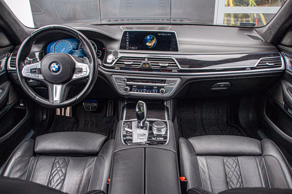 BMW M760