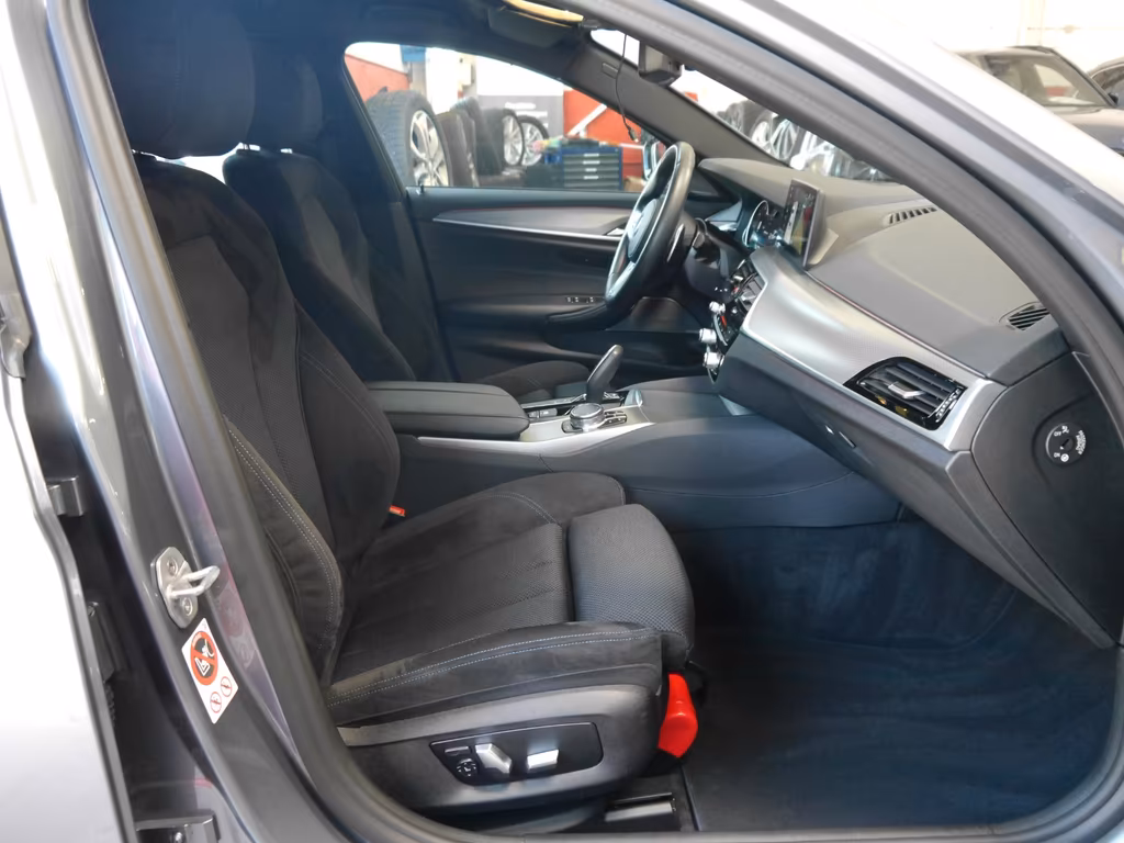 BMW M550