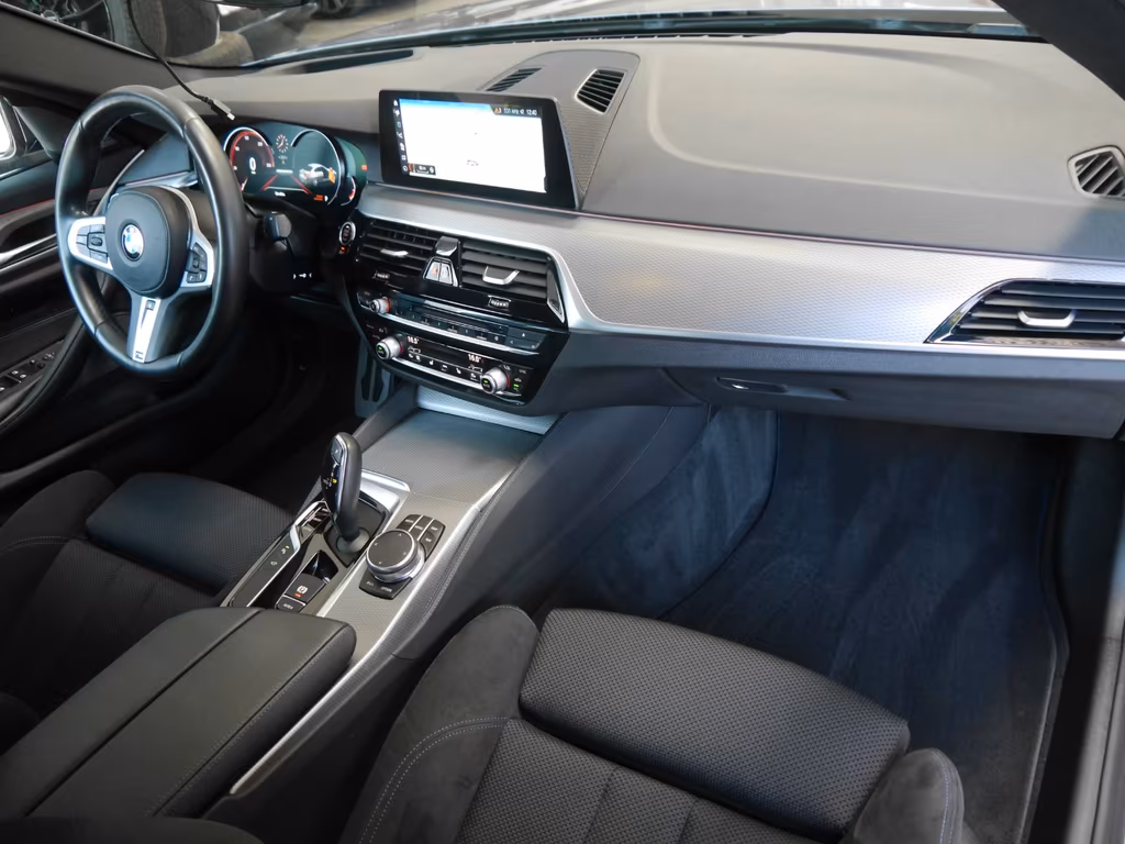BMW M550