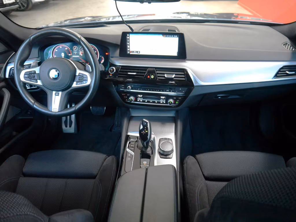 BMW M550