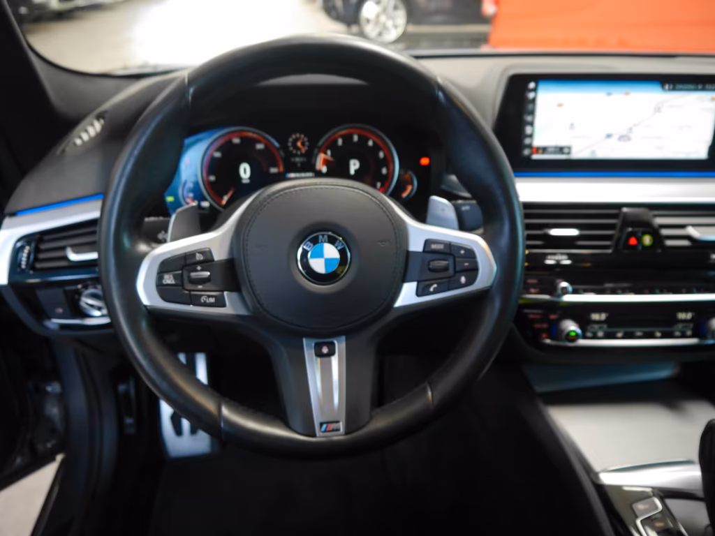 BMW M550