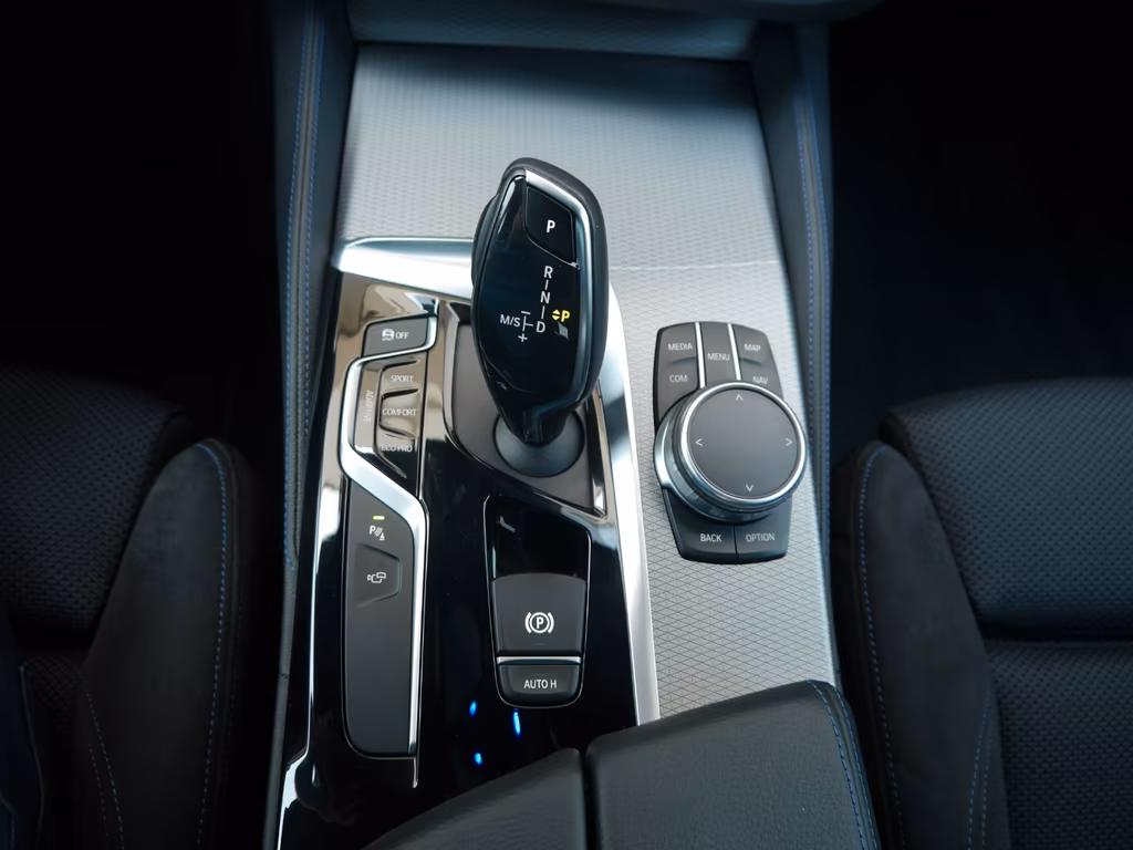 BMW M550