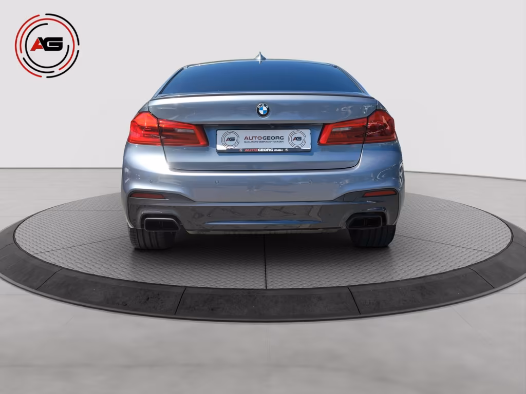 BMW M550