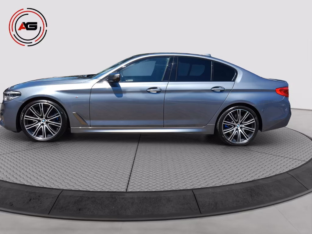 BMW M550