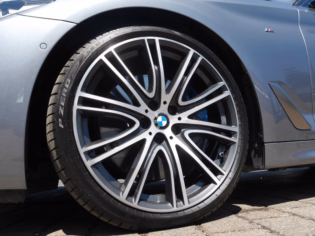 BMW M550