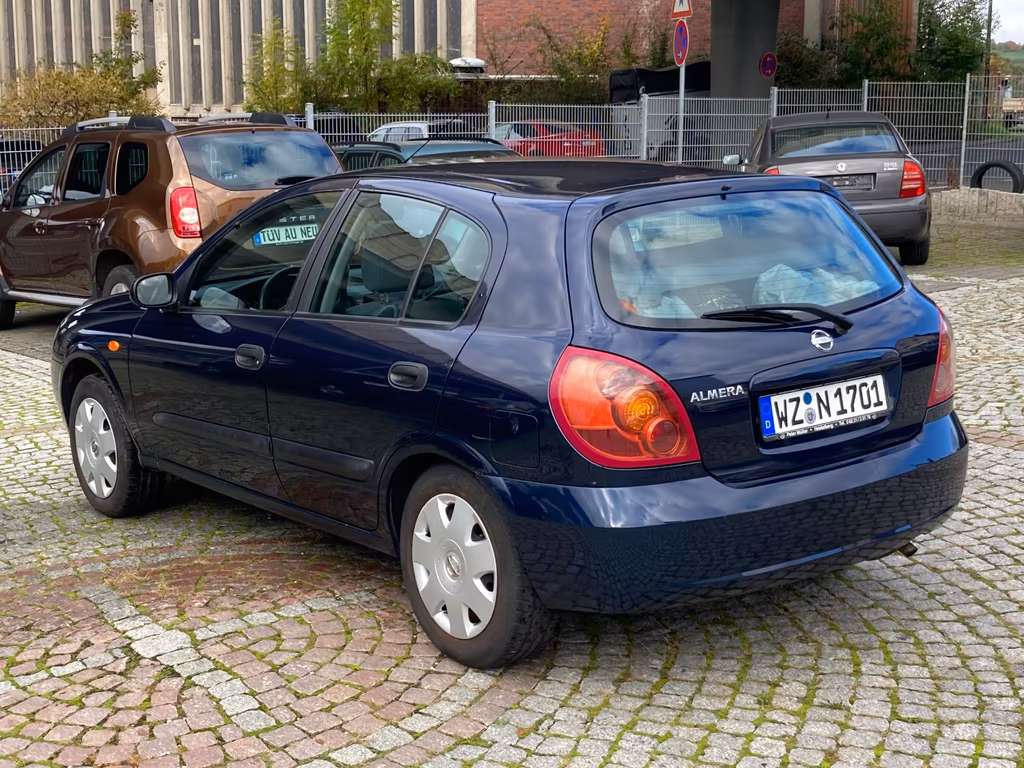 Nissan Almera