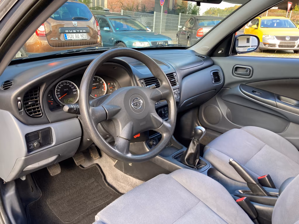 Nissan Almera