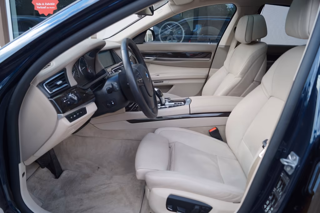 BMW 750