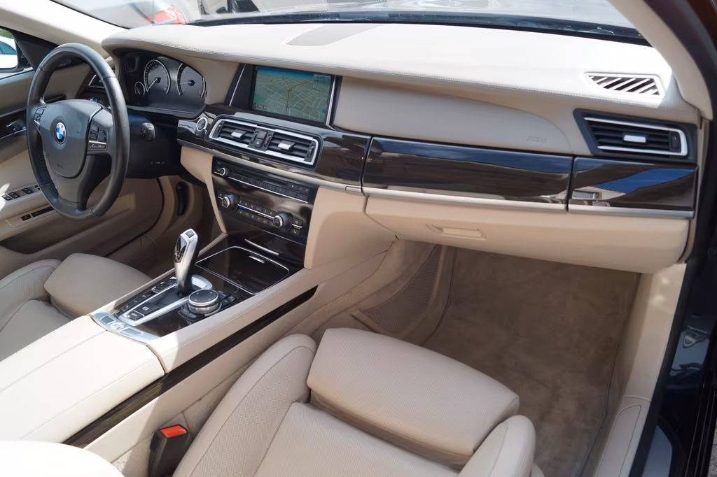 BMW 750