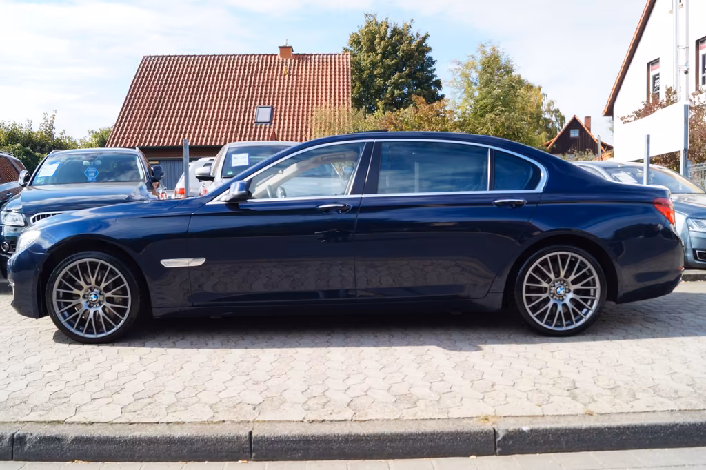 BMW 750