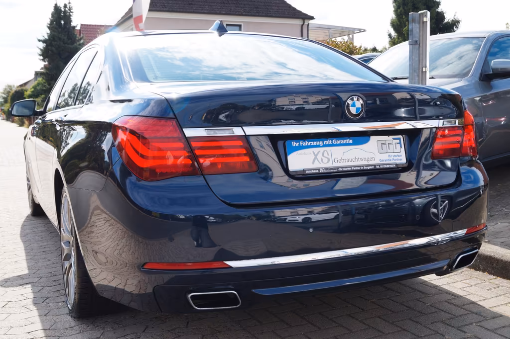 BMW 750