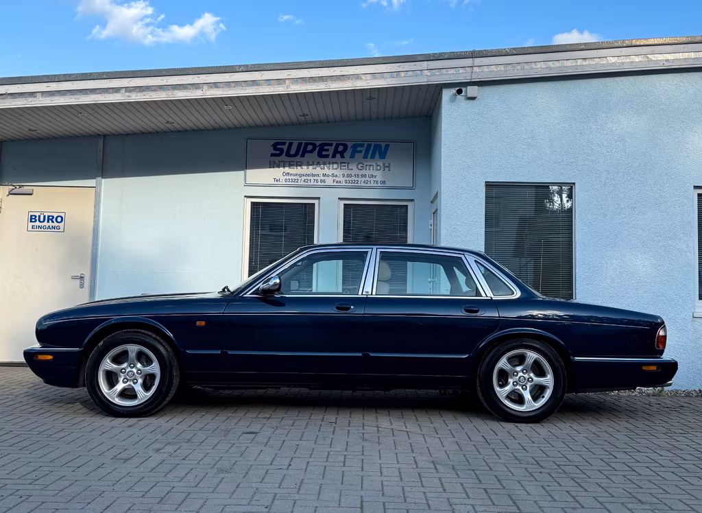 Jaguar XJ8
