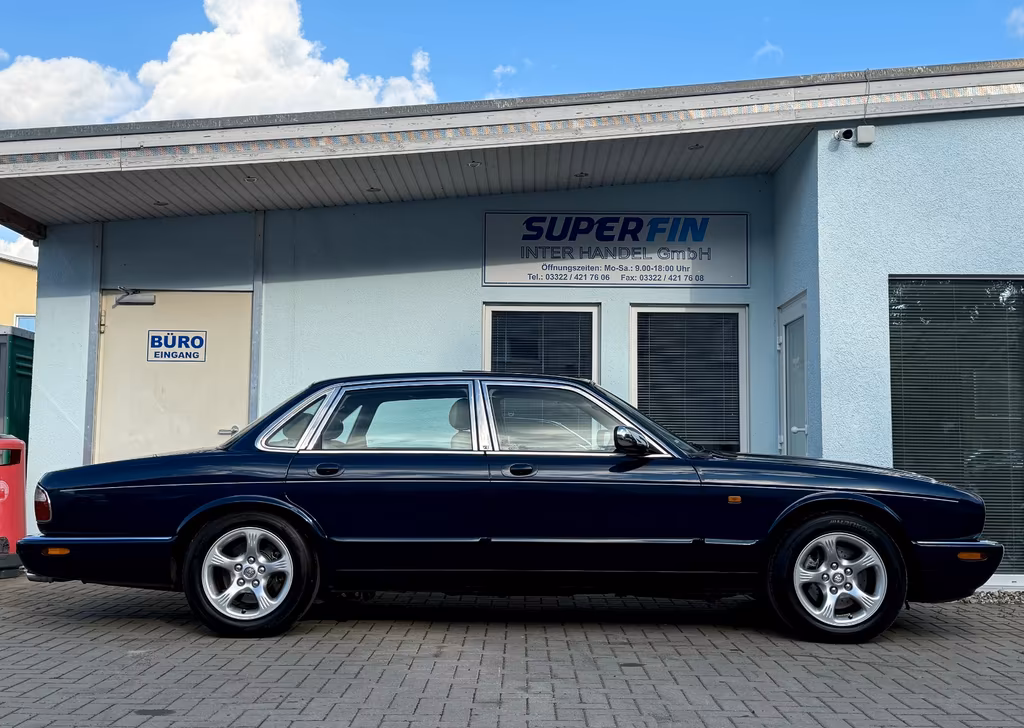 Jaguar XJ8