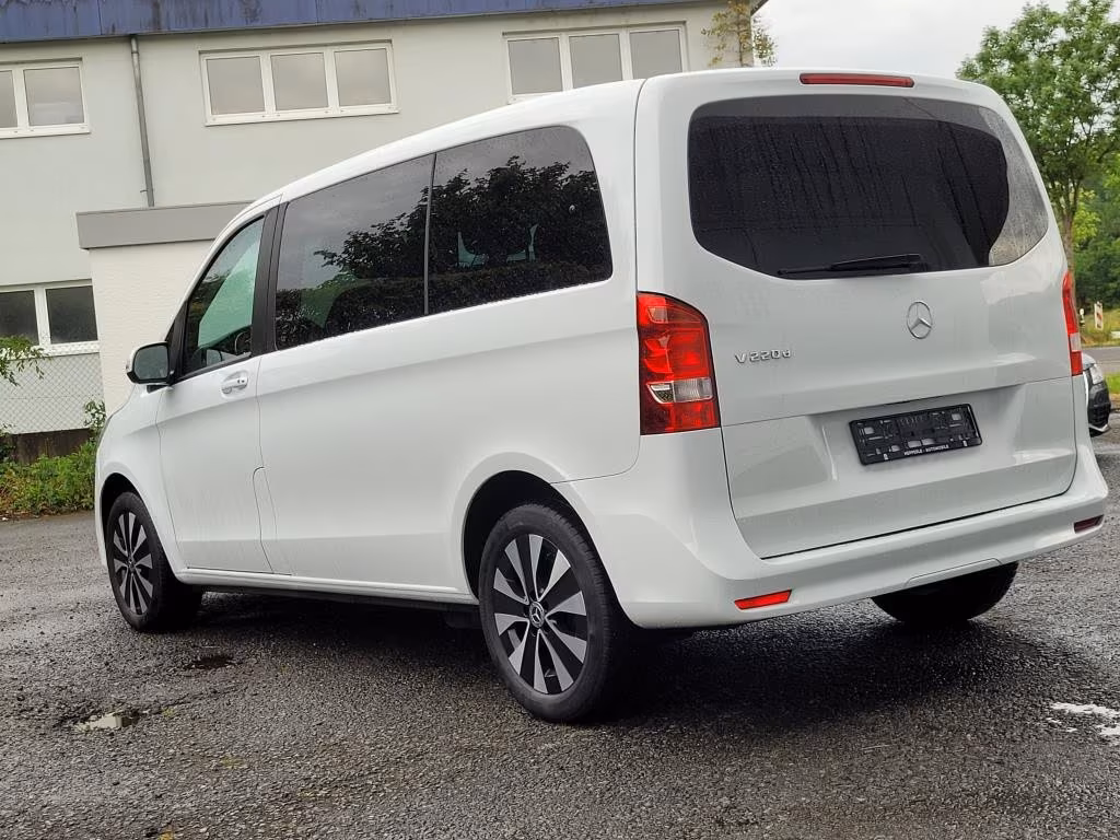 Mercedes-Benz V 220