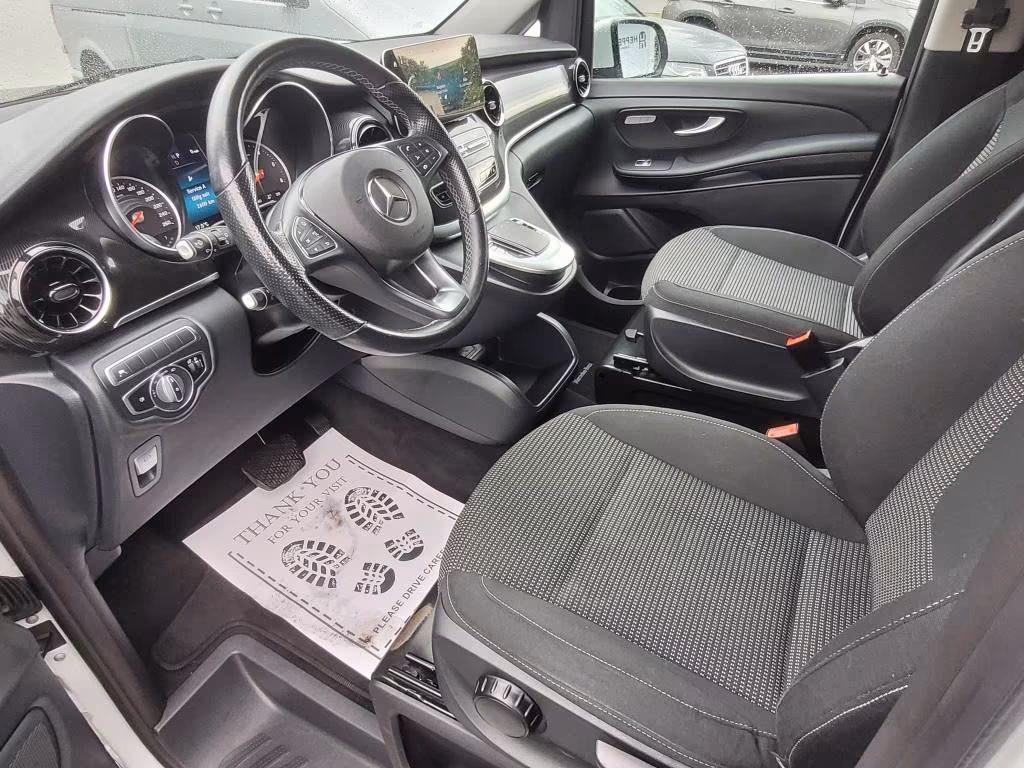 Mercedes-Benz V 220