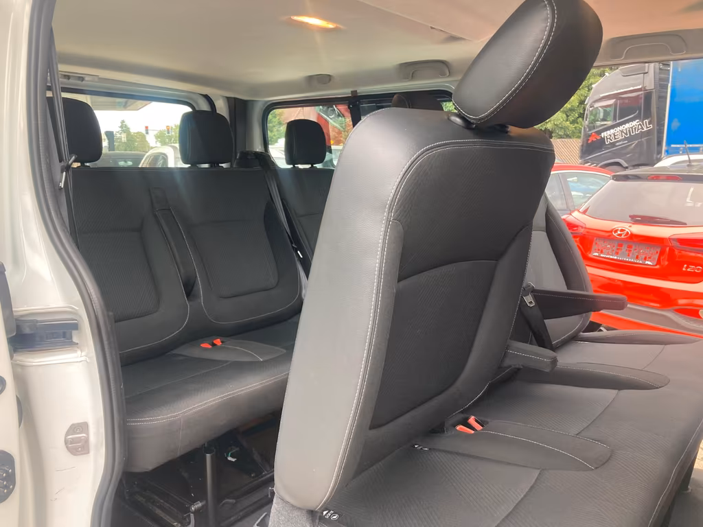 Nissan NV300