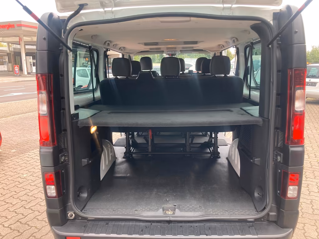Nissan NV300