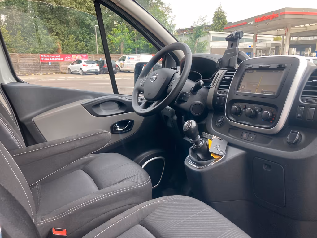 Nissan NV300