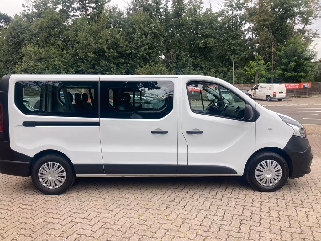 Nissan NV300